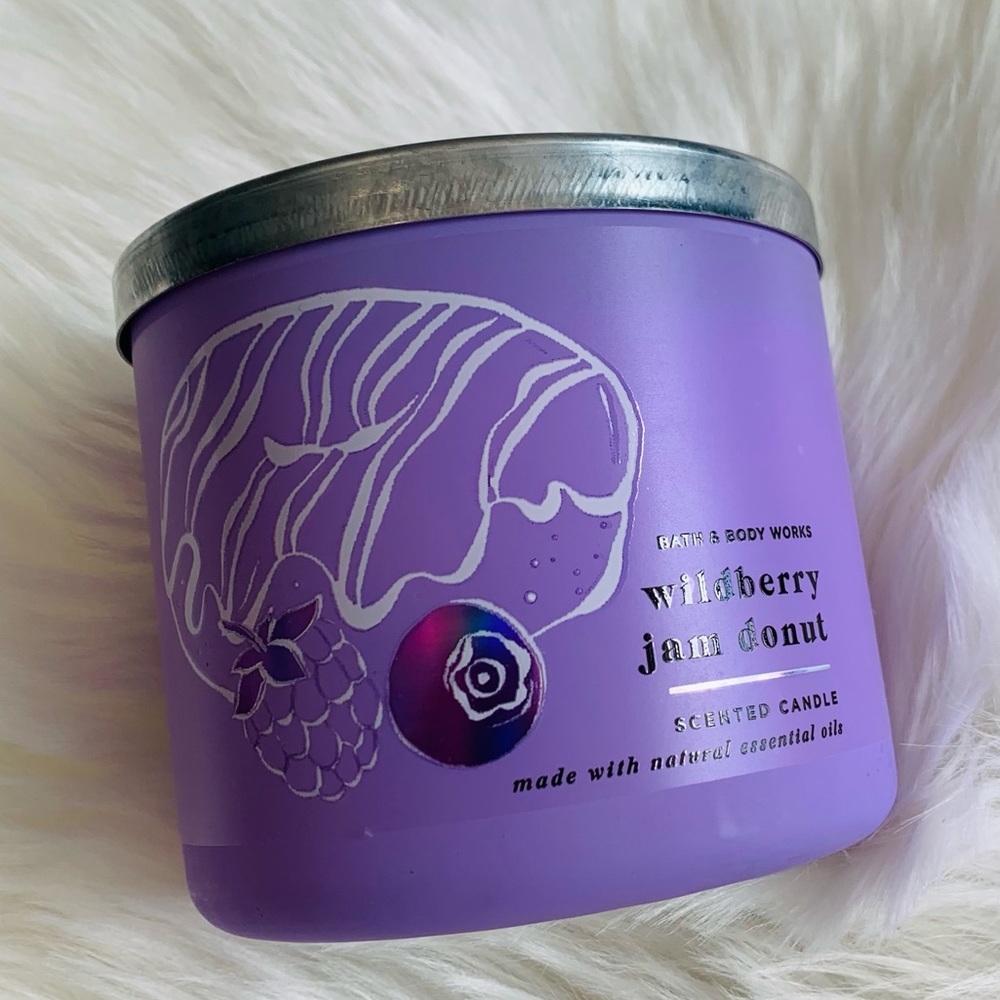 Bath & Body Works Wildberry Jam Donut NWT 3 wick candle Sweet Wildberry Jam